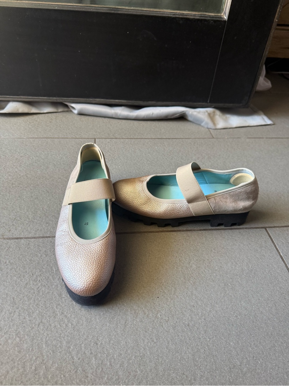 Thierry Rabotin Metallic Champagne Leather MaryJane Comfort Flats EU 37 US 6.5-7